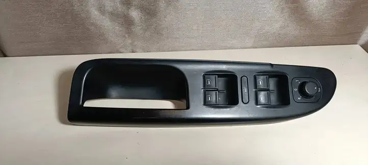 Volkswagen PASSAT B6 (2005 - 2010) 3C1867171B Накладка кнопки стеклоподъемника — фото 1