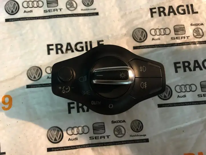 Audi A4 S4 B8 8K (2011 - 2015) 8K0941531 Включатель фонарей — фото 1
