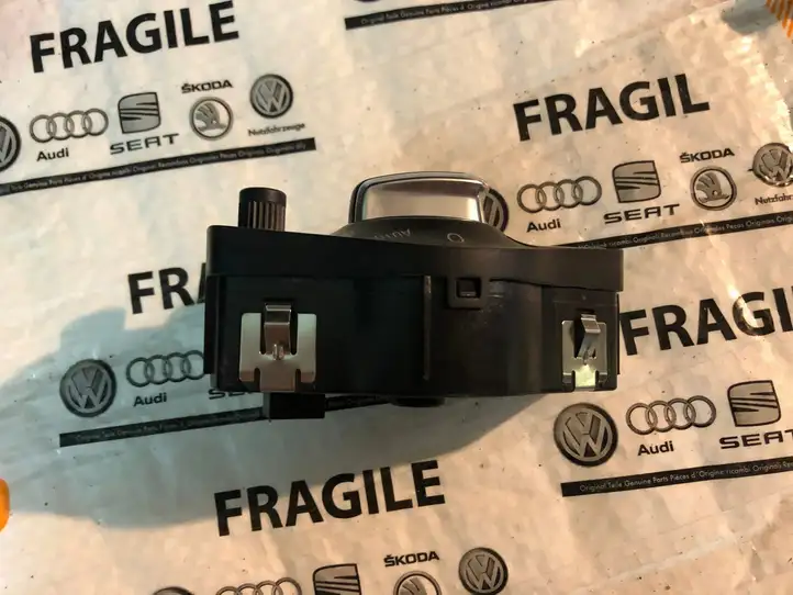 Audi A4 S4 B8 8K (2011 - 2015) 8K0941531 Включатель фонарей — фото 2