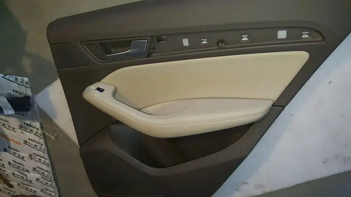 Audi Q5 SQ5 (2008 - 2012) Обшивка задней двери — фото 1
