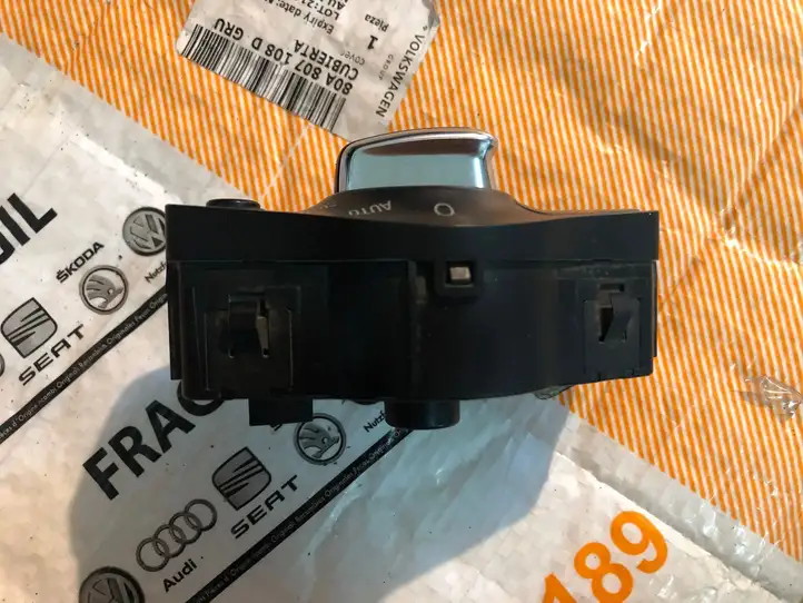 Audi A4 S4 B8 8K (2007 - 2011) 8K0941531AK Включатель фонарей — фото 2