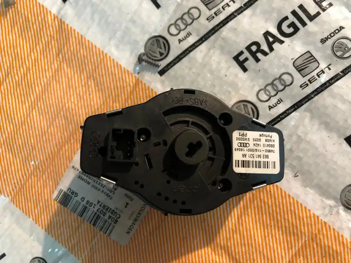 Audi A4 S4 B8 8K (2007 - 2011) 8K0941531 Включатель фонарей — фото 4