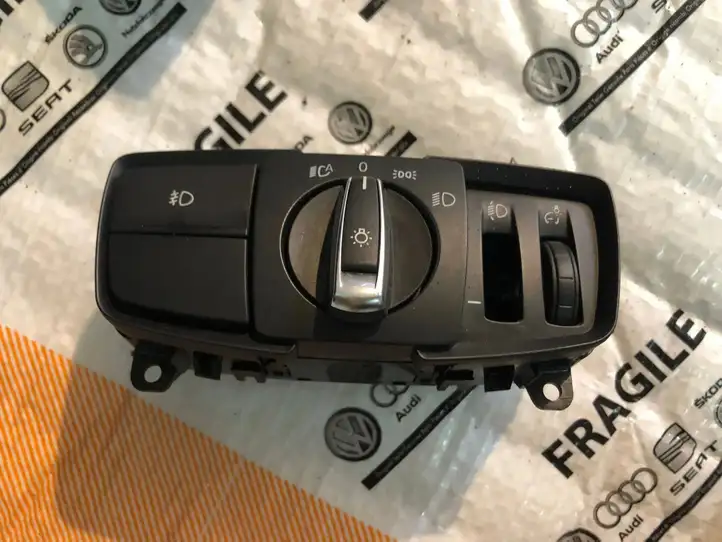 BMW 1 F20 F21 (2011 - 2019) 549648911 Включатель фонарей — фото 1