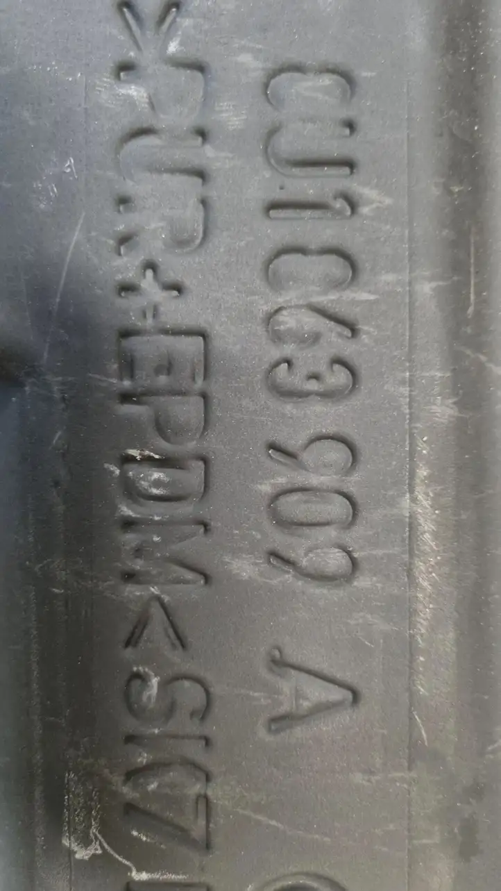 (2014 - 2018) 8U1863909 Задний коврик салона — фото 3