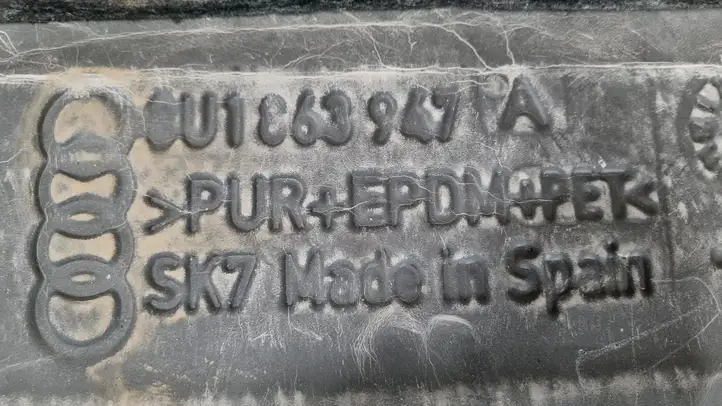(2014 - 2018) 8U1863947 Задний коврик салона — фото 3