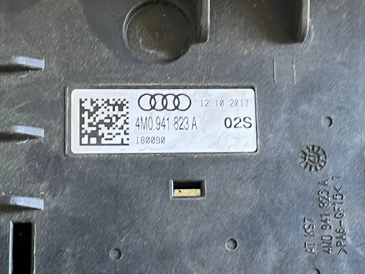 Audi Q7 4M (2015 - ) 4M0941823A Блок предохранителей (комплект) — фото 3