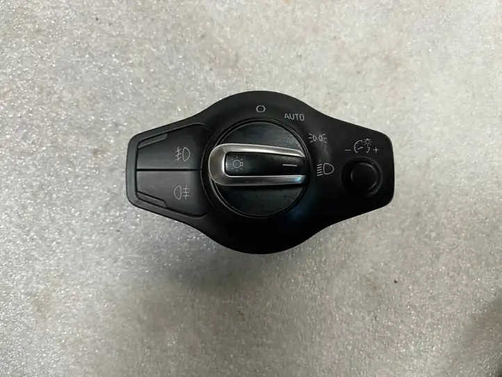 Audi A4 S4 B8 8K (2011 - 2015) 8K0941531 Включатель фонарей — фото 1