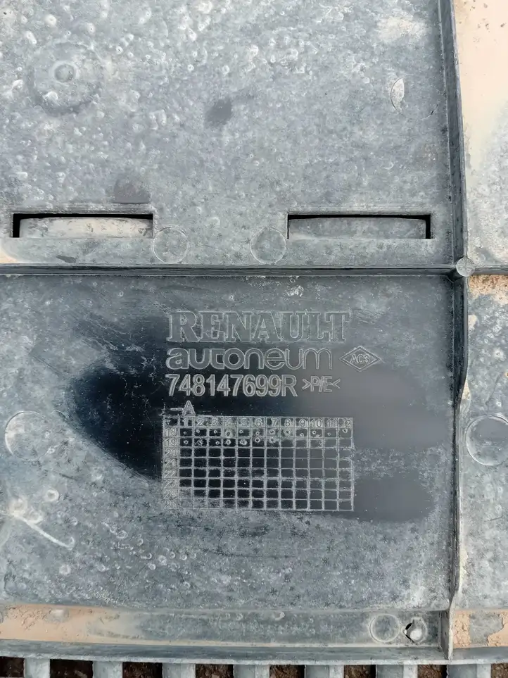 Renault Clio V (2019 - ) 748147699R Боковая защита днища — фото 5