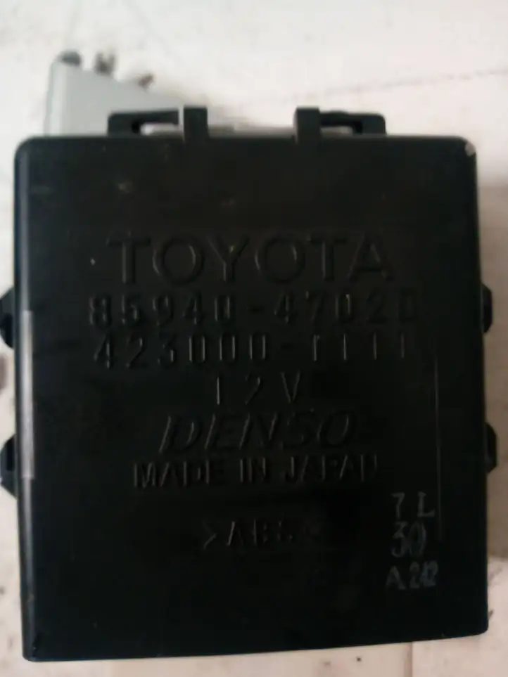 Toyota Prius (XW30) (2009 - 2015) 8594047020 Реле стеклоочистителей — фото 1
