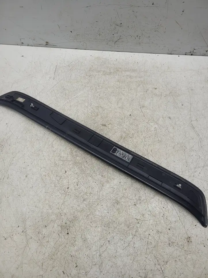BMW 3 E90 E91 (2005 - 2012) 51477060280 Внутренняя отделка переднего порога — фото 2