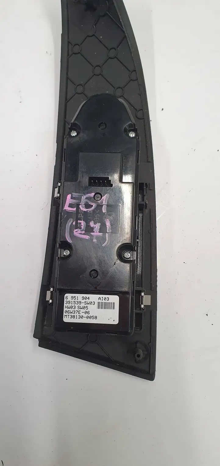 BMW 5 E60 E61 (2004 - 2010) 6951904 Кнопка стеклоподъемников — фото 2