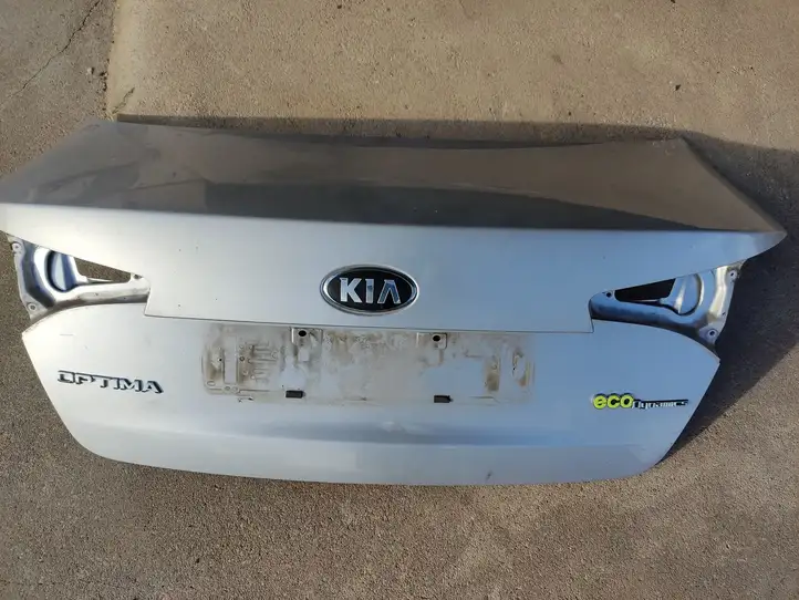 Kia Optima (2010 - 2013) Крышка багажника — фото 1