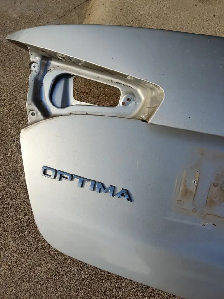 Kia Optima (2010 - 2013) Крышка багажника — фото 10