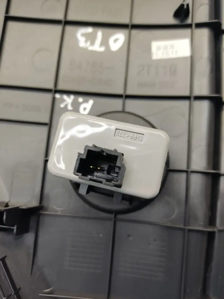 Kia Optima (2010 - 2013) 847652T110 Боковая отделка панели приборов — фото 8