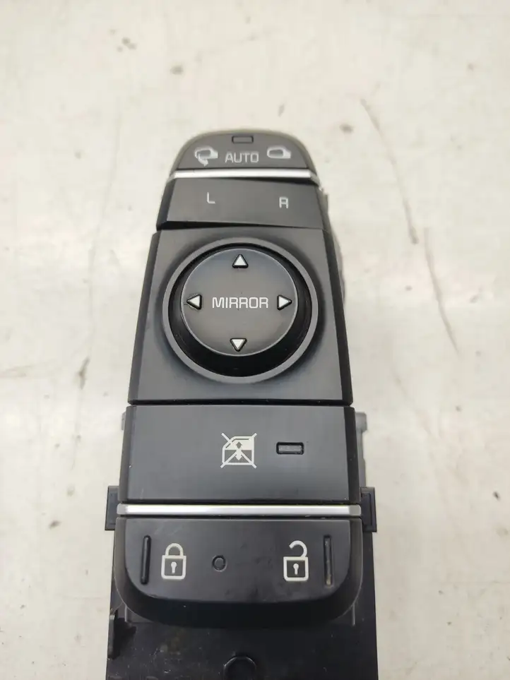 Kia Optima (2015 - 2018) 93570D4BG0 Кнопка стеклоподъемников — фото 2