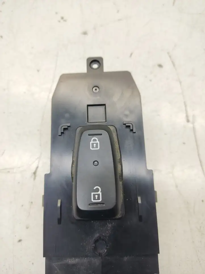 Kia Optima (2015 - 2018) 93570D4BE0 Кнопка стеклоподъемников — фото 2