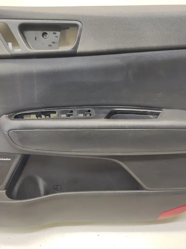 Kia Optima (2015 - 2018) 82320D4000 Обшивка передней двери — фото 9