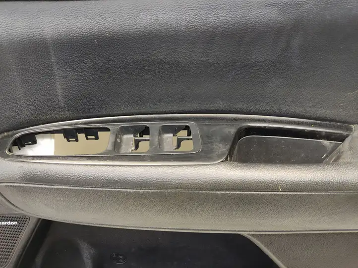 Kia Optima (2015 - 2018) 82320D4000 Обшивка передней двери — фото 11