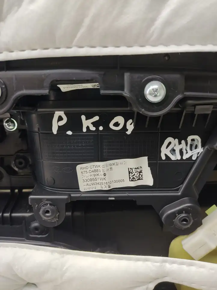 Kia Optima (2015 - 2018) 82310D4000 Обшивка передней двери — фото 12