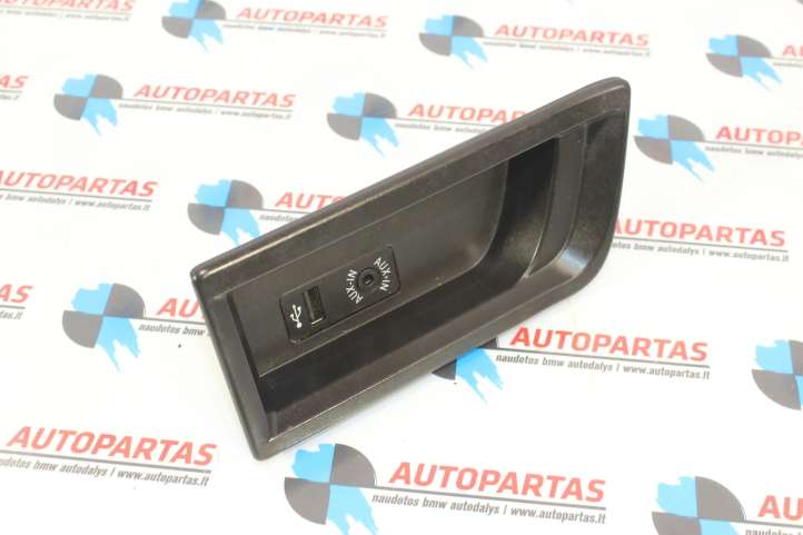 9207358 BMW 1 F20 F21 USB jungtis