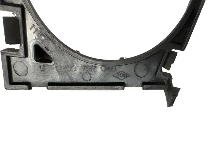 Renault Megane II (2006 - 2008) 8200752046 Решетка противотуманной фары — фото 5