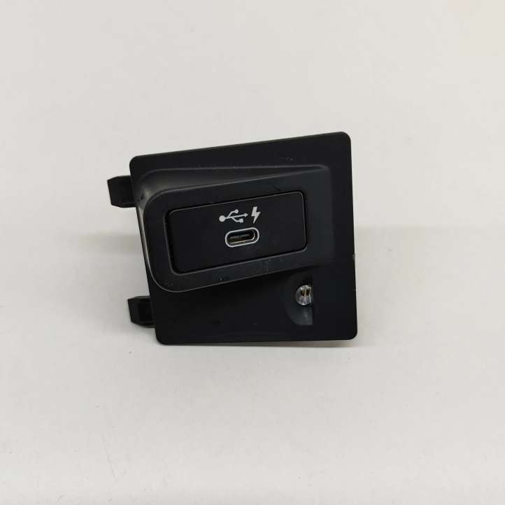 8711939 BMW X3 G01 USB jungtis