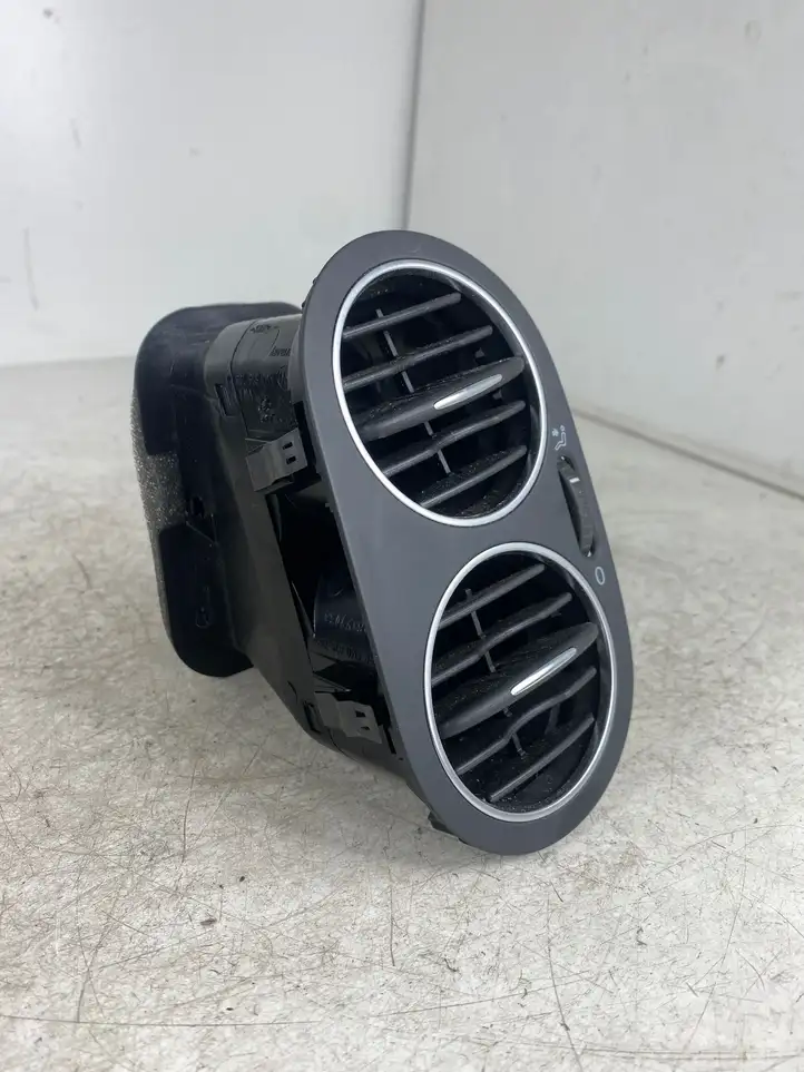 Volkswagen Golf Plus (2008 - 2014) 5N0819703 Боковой воздушный дефлектор — фото 2