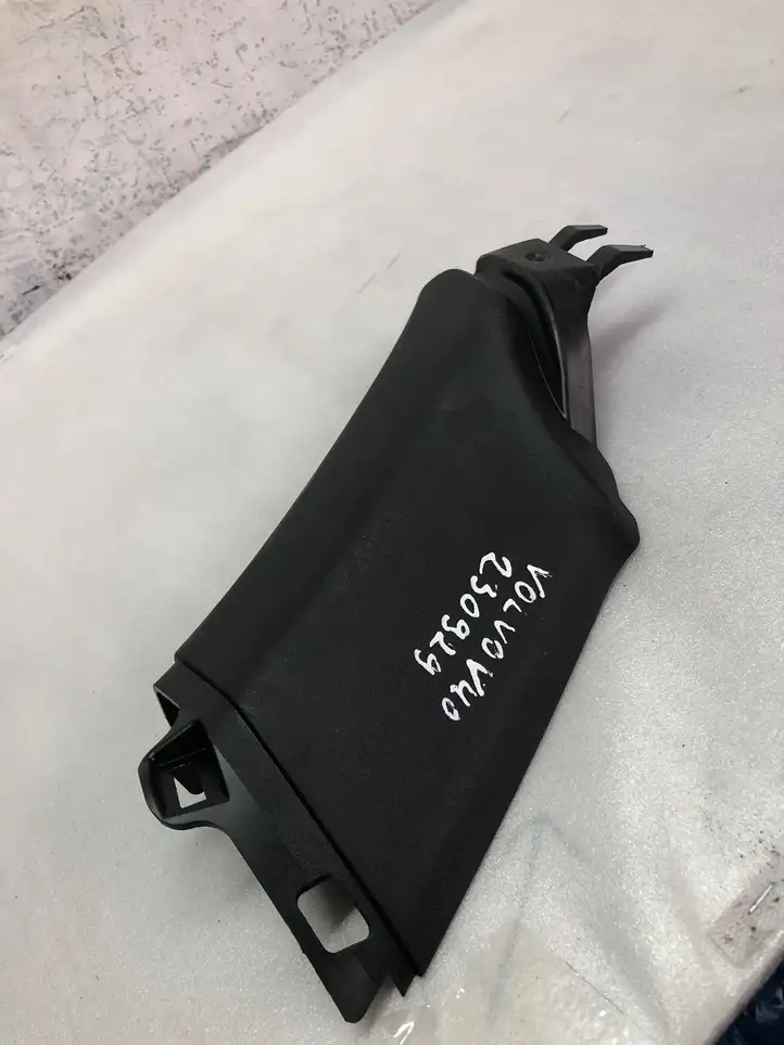 Volvo V40 (2016 - 2019)  31305358 Отделка стойки (D) (верхняя)