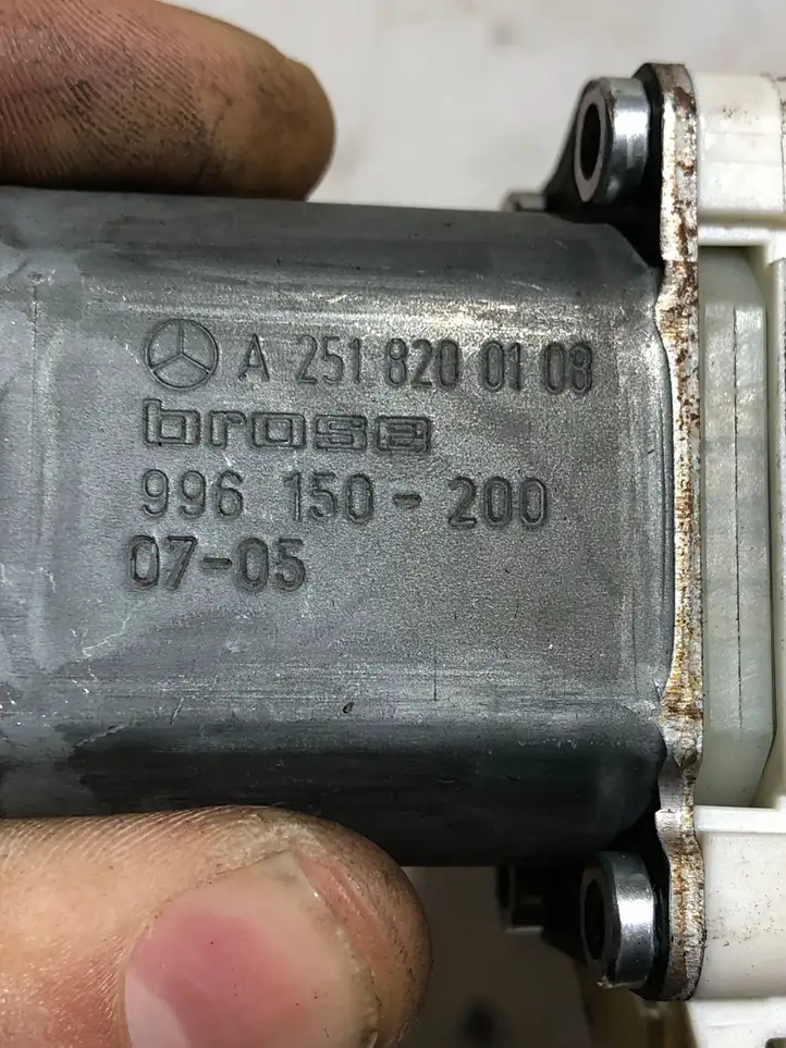 Mercedes-Benz GL X164 (2006 - 2012) A2518200108 Стеклоподъемник задней двери — фото 3