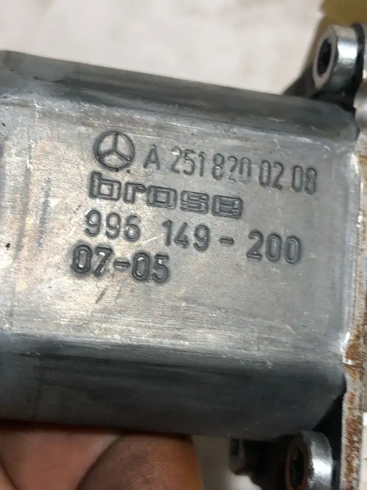 Mercedes-Benz GL X164 (2006 - 2012) A2518200208 Стеклоподъемник задней двери — фото 3