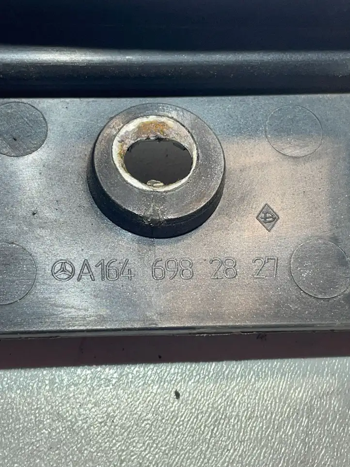 Mercedes-Benz GL X164 (2006 - 2012) A1646982827 Усилитель порога — фото 3