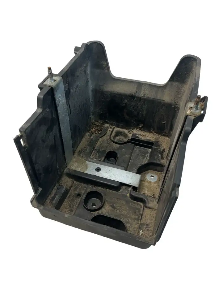 Ford Fiesta (2009 - 2012) 8V2110723AC Крышка ящика аккумулятора — фото 1