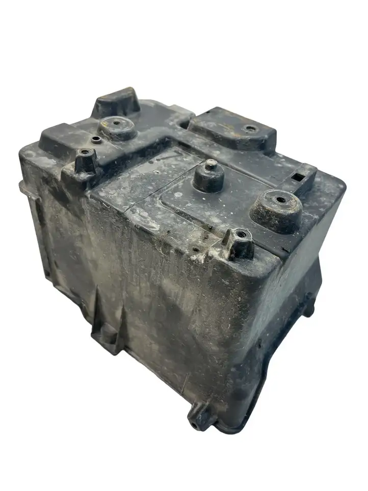 Ford Fiesta (2009 - 2012) 8V2110723AC Крышка ящика аккумулятора — фото 2