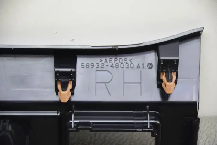 Lexus RX 450H (2015 - 2019) 5893248030 Прочие детали салона — фото 4