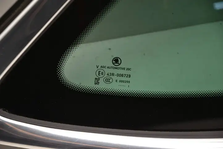 Skoda Octavia Mk4 (2019 - ) 5E7845298C Заднее боковое стекло — фото 1
