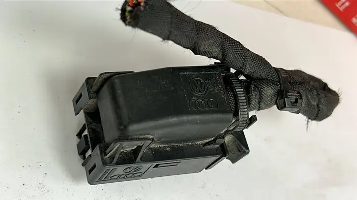 Audi Q5 (2012 - 2017)  1J0906379B Другой проводник