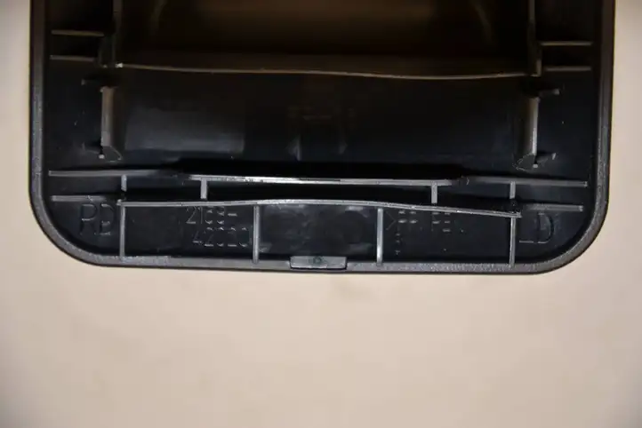 Toyota RAV 4 (XA40) (2012 - 2018)  7215842020 Отделка лыжи переднего сиденья водителя