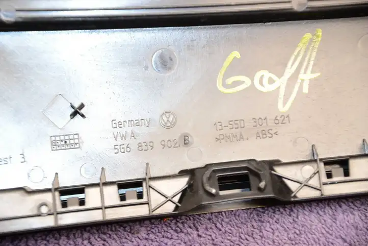 Volkswagen e-Golf (2013 - 2016) 5G6839902B Накладка стекла задней двери — фото 4