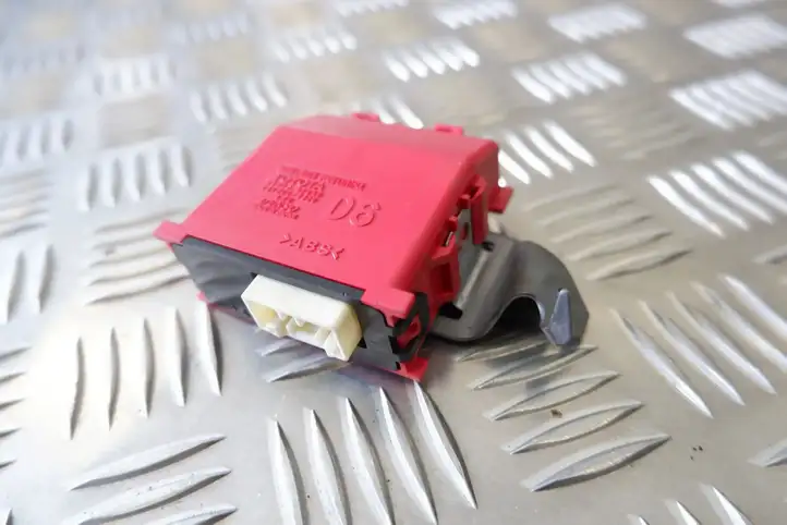 Toyota Prius (XW50) (2015 - ) 8597047040 Блок управления центральным замком — фото 1