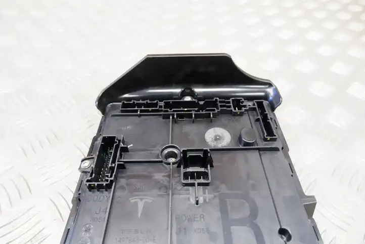 Tesla Model 3 (2017 - 2023) 156745400B Модуль комфорта — фото 4