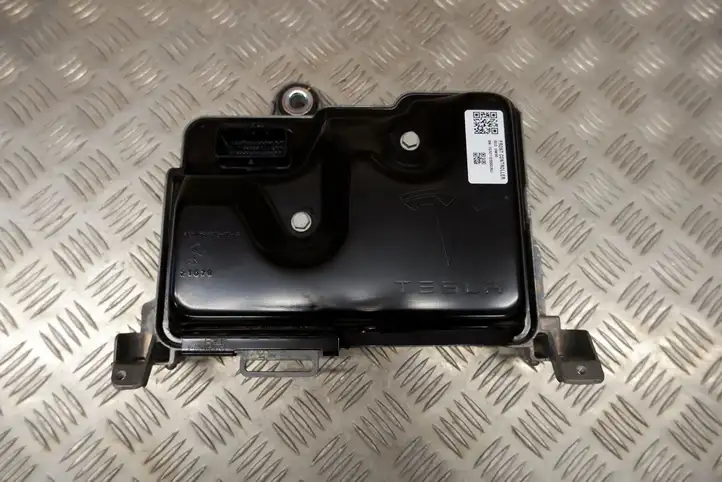 Tesla Model 3 (2017 - 2023) 156930300A Модуль комфорта — фото 9