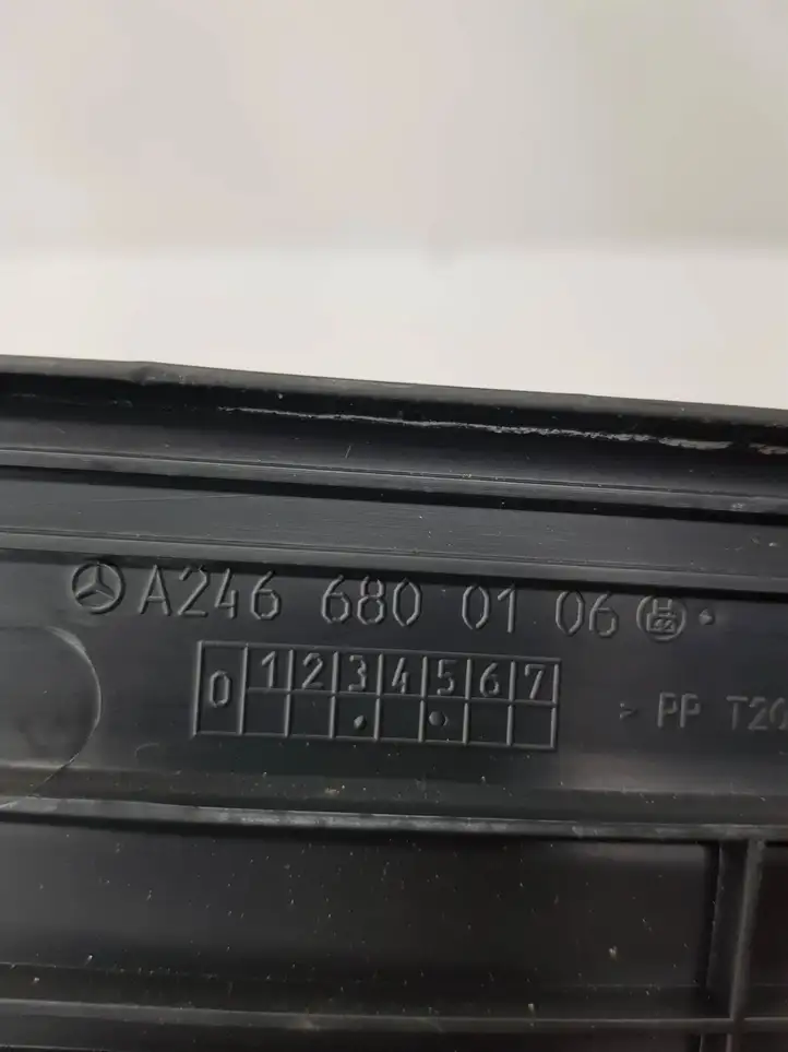 Mercedes-Benz A W176 (2012 - 2018) A2466800106 Внутренняя отделка переднего порога — фото 3