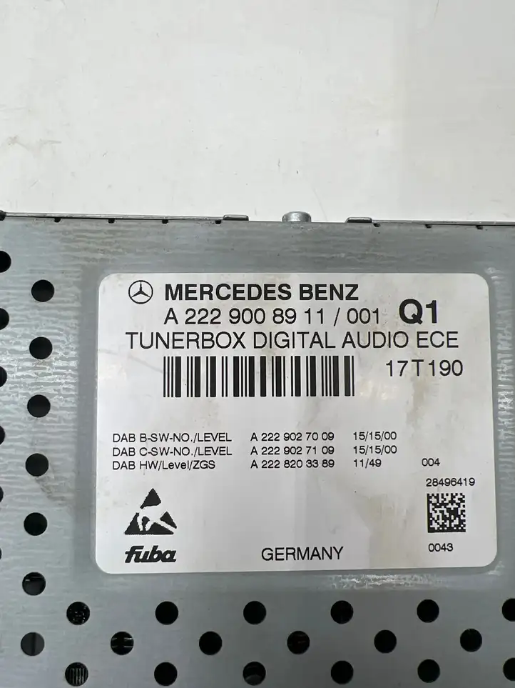 Mercedes-Benz E W238 (2017 - ) A2228203389 Усилитель антенны — фото 2
