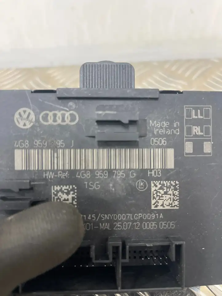 Audi A7 S7 4G (2010 - 2014) 4G8959795G Блок управления дверью — фото 3