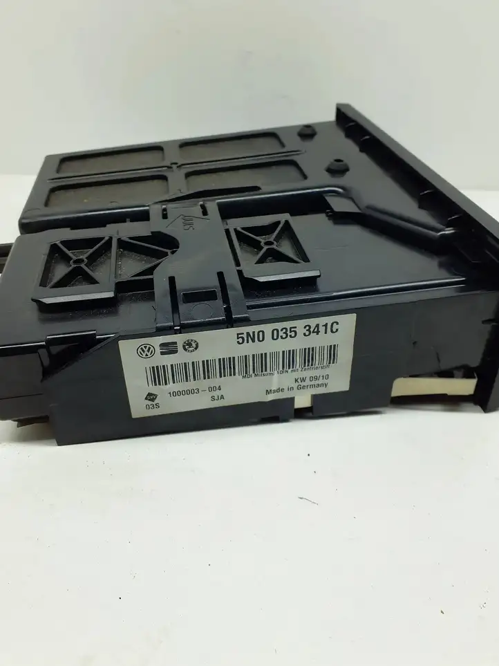 Volkswagen PASSAT B6 (2005 - 2010) 5N0035341C USB модуль — фото 3