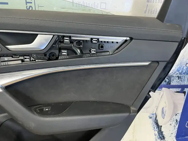 Audi A6 S6 C8 4K (2018 - ) Обшивка задней двери — фото 5