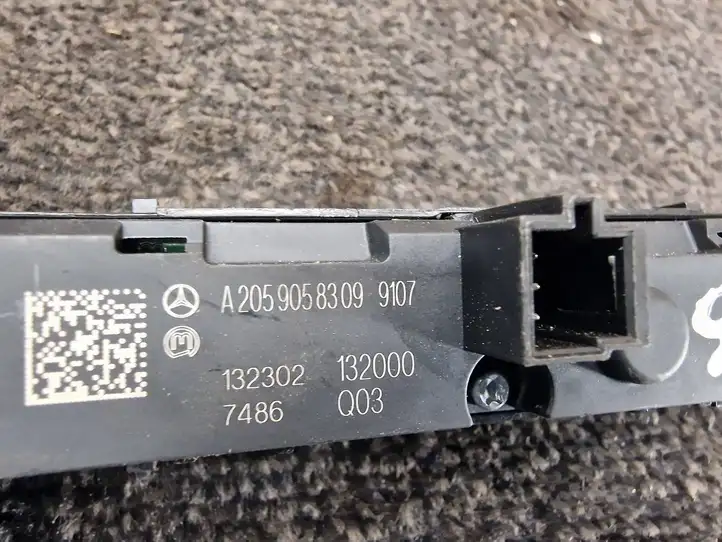 Mercedes-Benz C W205 (2014 - 2021) A2059058309 Кнопка парктроника — фото 2