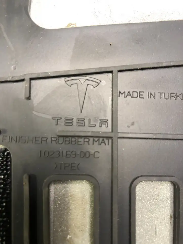 Tesla Model S (2016 - 2021) 102316900C Прочие детали салона — фото 5