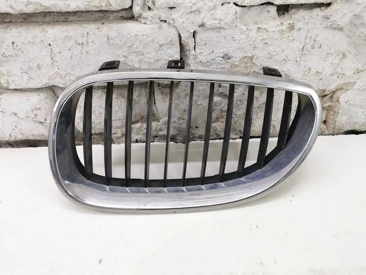 BMW 5 E60 E61 (2004 - 2010) 7065704 Передняя решетка — фото 1