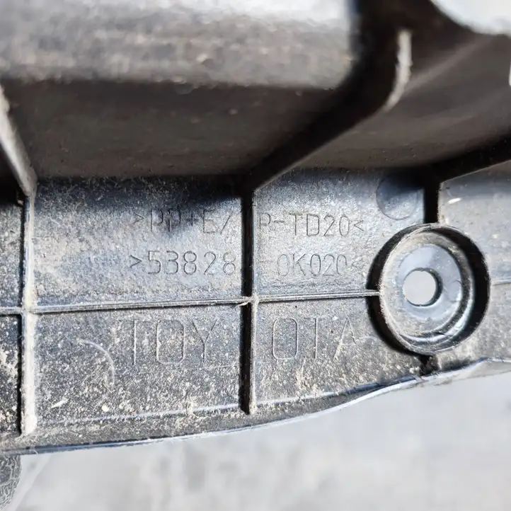 Toyota Hilux (AN120, AN130) (2015 - 2017) 538280K020 Накладка крыла — фото 3